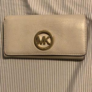 ✨ Michael Kors Cream Wallet ✨